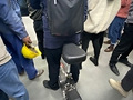 有人扛电动车上地铁