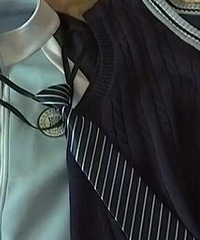 初一校服收费2300元!家长不解