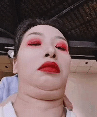 拍组雪景迎接冬天,这个妆容配工作人员弄的人造雪很有日本的感觉