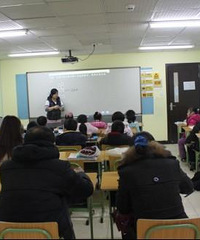 在奥数机构看到一人占了三个前排中间的座位,还为抢位置吵了一架