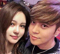湾湾男歌手领证等女方怀孕后官宣,清纯小花假戏真做未婚先孕