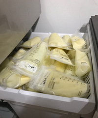 母乳太多了,宝宝才40天我用了200个储奶袋