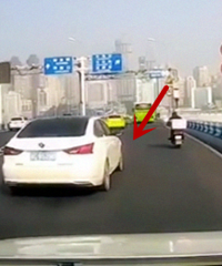 遇前车这样开车,撞了算谁的责任?