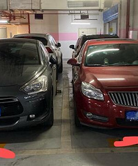 该拒交物管费还是亲自教她做人?