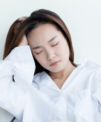 老公十多年的兄弟伙酒后想摸我亲我,该不该把这事告诉老公?