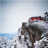 ����������´�ѩ��ɽ