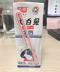 大白兔奶糖风味牛奶,收到货办公室一抢而光