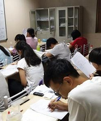 娃儿读沙坪坝八中,高一数学跟不上,主动提出说要去外面补课