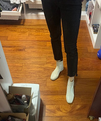 没想到这个牌子的小白靴,居然这么好穿又百搭