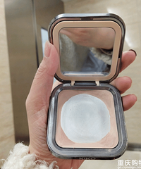 �õ���Ƥ����ع��ķ۱�������ϸ�壬���ܵ���ױ���ܵ��۵�