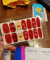 自己动手贴的美甲,撕贴方便,还不伤指甲