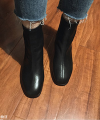 ����һ˫�����սѥ������һ�㶼���۽ţ�Ƥ��Ҳ�ǳ�����