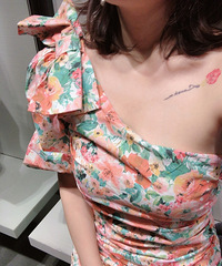 ��᲻��û���·����ˣ���Zara���б���黨ȹ��179Ԫ