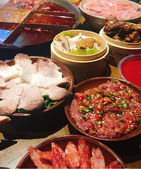 �ڻ���������������ģ�¥���ϻ��и�����è