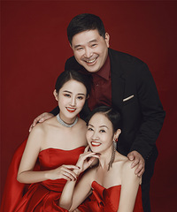 二刷这家工作室,妈妈和工作人员居然这么有默契,红色礼服很霸气