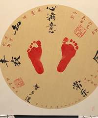给娃办了个抓周礼,抓的苹果,宝宝以后平平安安
