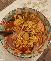 �ڼҳԵ������ڹ������Ϸۣ�����֮���ֱ���ղ���