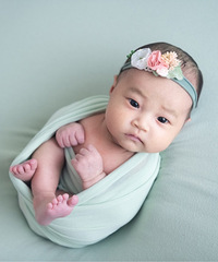 生了一个高个子妹妹,满月出来就有55CM