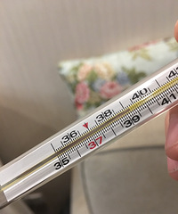 这是和发烧杠上了吗?才好了半个月,又来了