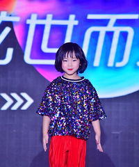 小朋友的T台首秀,怕她怯场!其实是我自己怯场罢了