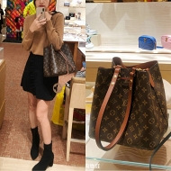 LV bucket bag has a new color
