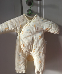 初生婴儿闲置的衣服和玩具,全部要的半卖半送了