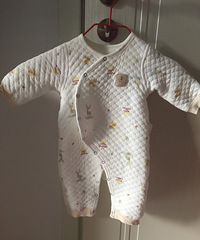 初生婴儿闲置的衣服和玩具,全部要的半卖半送了