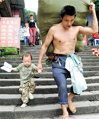 重庆棒棒10年扛出套房