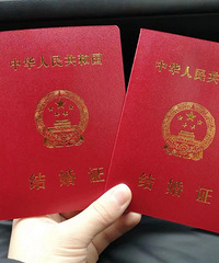 老公陪我走过了低谷时期,在婚博会定的婚纱很满意