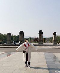 两面穿的羽绒服真的太实用了,加长款今年很流行