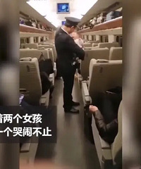 现在的人戾气都这么大吗?看到妈妈带孩子,就骂爸爸死了是啥逻辑
