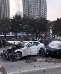喜悦附近发生两车相撞,车辆受损严重,沿途路过的朋友注意安全
