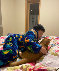 宅在家只能撸猫的娃