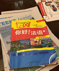 初中生的宅家日常,每天都没闲着,要学两门外语,还安排了体育