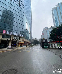 今天的重庆渝中八一好吃街……