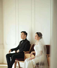 Because Monet met and knew each other, we held a "Monet" theme wedding