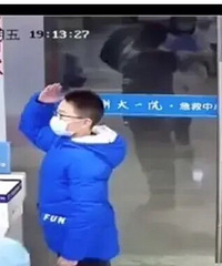 亲自送感谢信到医院,宝贝儿,你真棒!