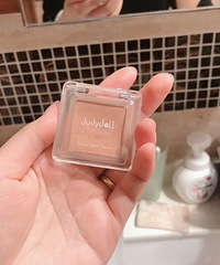 用到铁皮的彩妆单品,百元内的占多数