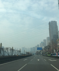 身为医务人员,天天上班虽然累,但是也觉得值得