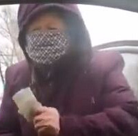 民警婉拒八旬老人捐款:感动不能收