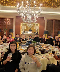 我俩兴趣相投都爱喝酒,老公老家的朋友来重庆,我们陪喝了1个月