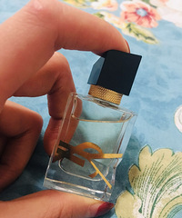 年前买了长草很久的精华,效果太惊艳了,用了一个月皮肤变得通透