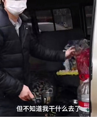 男子因封路在面包车上生存26天,被人当成逃犯