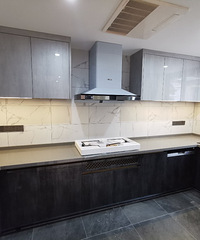 1�׷�������4��Ʒ�ƵĹ��ӣ��������������ʸб���