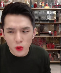 李佳琦吐槽香奈儿新款口红是三年前出过的颜色,你怎么看?