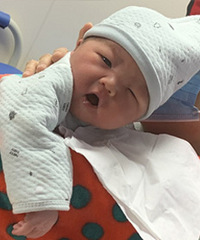 经历11小时阵痛生下宝宝