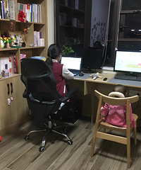 拆掉阳台上的柜子,刷了一面黑板墙,刚需变豪宅