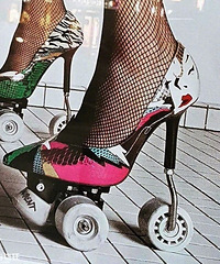 ��Щ�����˶��߸�Ь�������ҵ��۾�Ϲ��