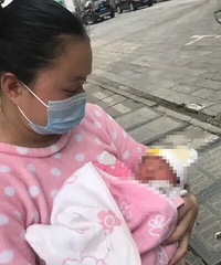 滞留武汉后,我带着出生3天的儿子住在车上