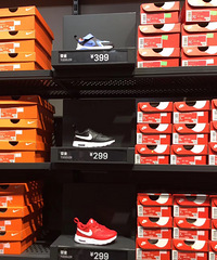 这些小朋友的nike真的好好看